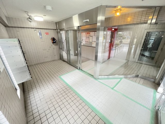 レヂオンス博多東のエントランス