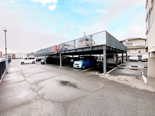 レヂオンス博多東の駐車場