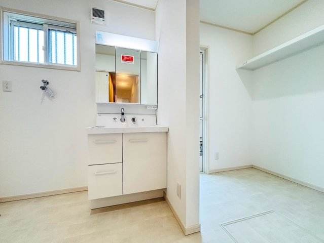 戸建　瑞穂市別府Ⅴ　全1区画分譲の独立洗面台|洗面洗髪化粧台です。物件により三面鏡または一面鏡の場合があります。詳しくは担当者までお問合せ下さい。