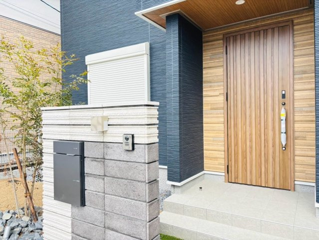 戸建　瑞穂市別府Ⅴ　全1区画分譲の玄関|玄関ドアの鍵はディンプルキーと内側はサムターンキーになっており防犯性の高い仕様になっています。