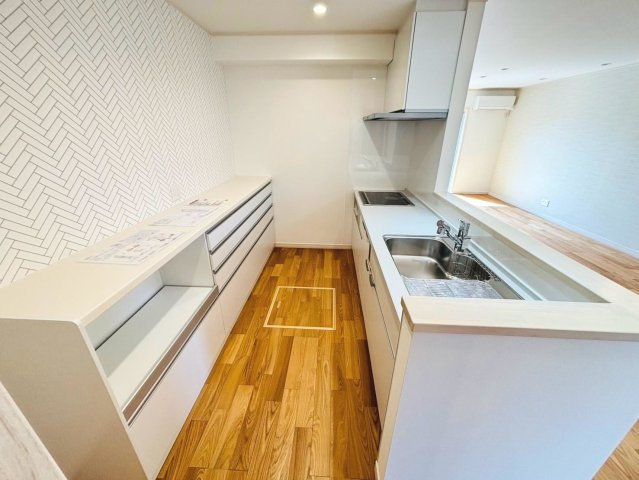 戸建　瑞穂市別府Ⅴ　全1区画分譲のキッチン|機能的なシステムキッチンです。収納力に優れた大容量の引出しでキッチン回りがスッキリ片付きます。