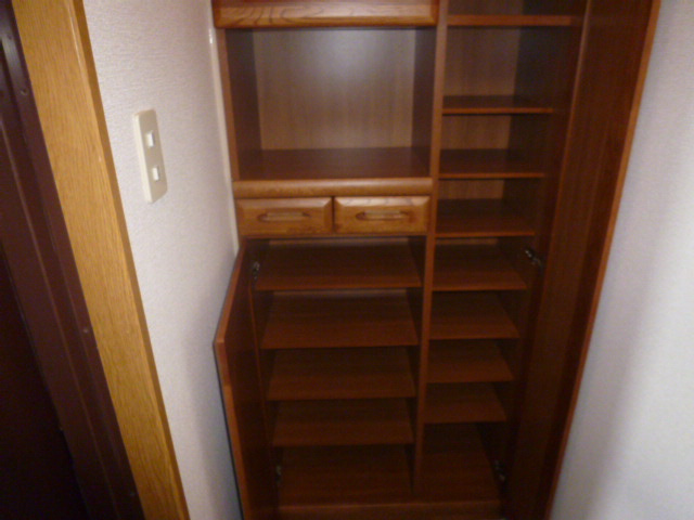 ブロードヒルの玄関|シューズボックス（開）