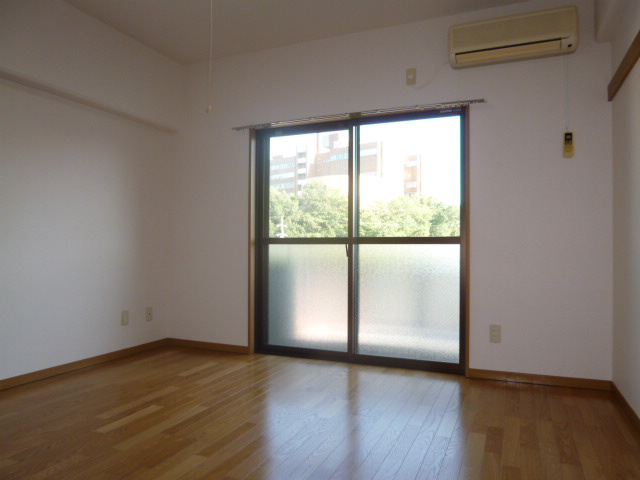 ブロードヒルの洋室