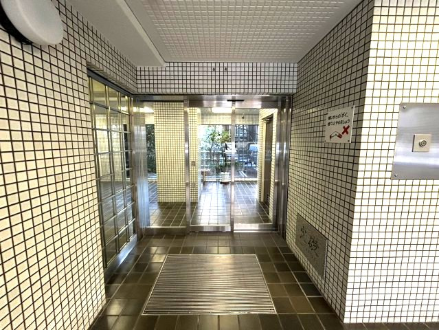 カサベラ岡本のエントランス|ゆとりのあるエントランスです