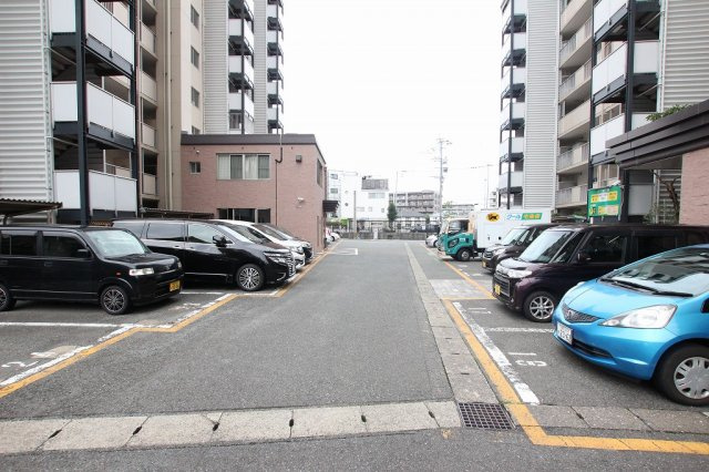 日商岩井リバーサイドマンションB棟の駐車場