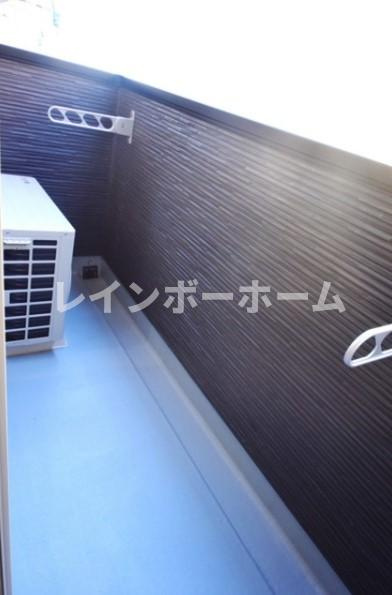 IoTレジデンス南流山のバルコニー|外からの目が気にならないバルコニーで洗濯物が干せます