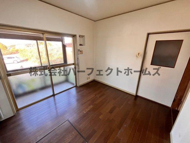 津田東町2丁目戸建　賃貸の居間・リビング|使いやすいリビングです