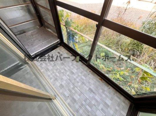 津田東町2丁目戸建　賃貸のバルコニー|開放的で明るい空間を演出してくれるバルコニーです