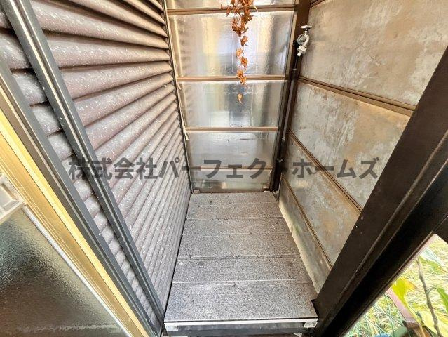 津田東町2丁目戸建　賃貸のバルコニー|バルコニー付きです