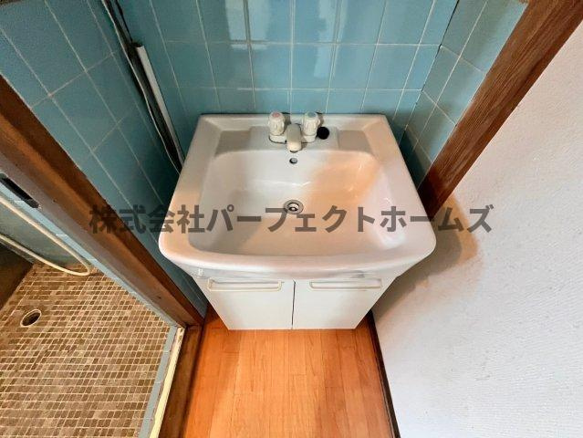 津田東町2丁目戸建　賃貸の独立洗面台|使いやすい独立洗面台です