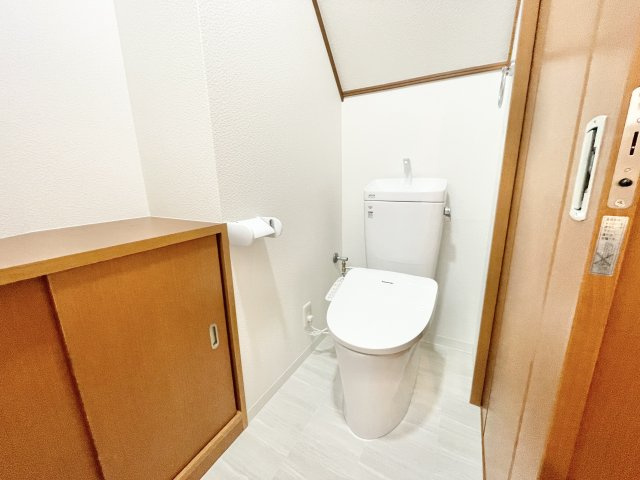 交野市神宮寺2丁目　中古一戸建てのトイレ|ゆったりとした空間のトイレです