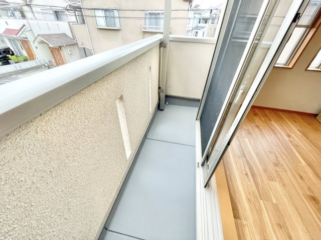 交野市神宮寺2丁目　中古一戸建てのバルコニー|バルコニー付きです