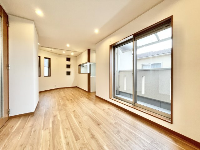 交野市神宮寺2丁目　中古一戸建ての居間・リビング|居間です