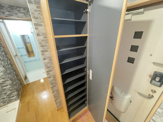 ベルクルールの内装|シューズボックス