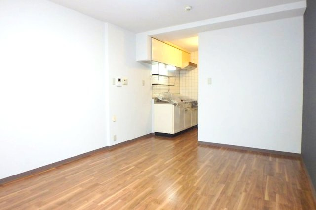 パラツィーナ甲子園口Ⅰの居間・リビング|こちらのリビングで趣味の時間をお楽しみください