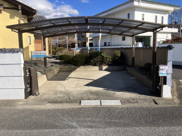 【駐車場】 | 桐生市川内町２丁目　平屋中古 | カーポート付きなので愛車を守ってくれます