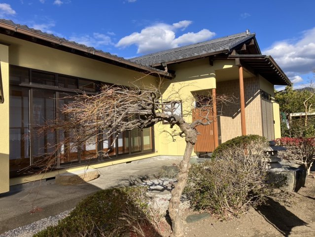 【外観】 | 桐生市川内町２丁目　平屋中古 | 四季を感じる日本庭園です