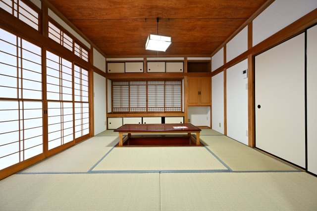 【和室】 | 桐生市川内町２丁目　平屋中古 | 高級感のある和室は続き和室でひろびろ使えます