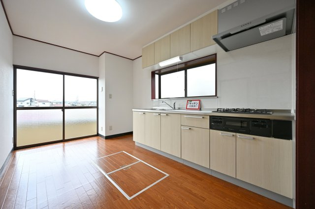 【キッチン】 | 桐生市川内町２丁目　平屋中古 | ひろびろとしていて明るいダイニングキッチン