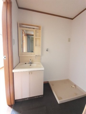 【洗面所】 | セントラルヒルズ | ゆったりとスペースのある洗面所