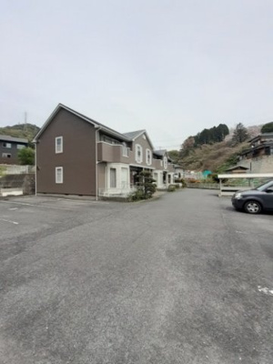 【駐車場】 | セントラルヒルズ | 駐車場に車を止められます