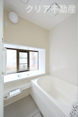 【浴室】 | 桐生市天神町３丁目　平屋中古 | ゆったり足を延ばしてお湯につかれる広々としたバスルーム♪
