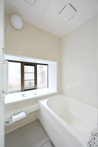 【浴室】 | 桐生市天神町３丁目　平屋中古 | ゆったり足を延ばしてお湯につかれる広々としたバスルーム♪