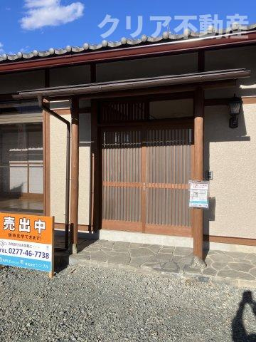 【玄関】 | 桐生市天神町３丁目　平屋中古 | 開け閉めラクラク引き違い戸の玄関