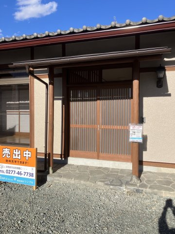 【玄関】 | 桐生市天神町３丁目　平屋中古 | 開け閉めラクラク引き違い戸の玄関