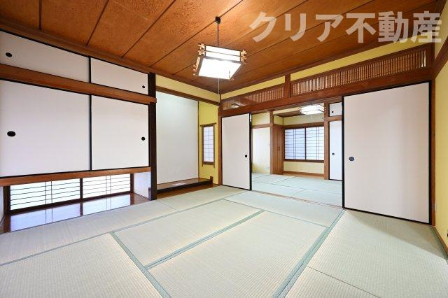 【和室】 | 桐生市天神町３丁目　平屋中古 | 続き和室なのでふすまを開けるとひろびろ