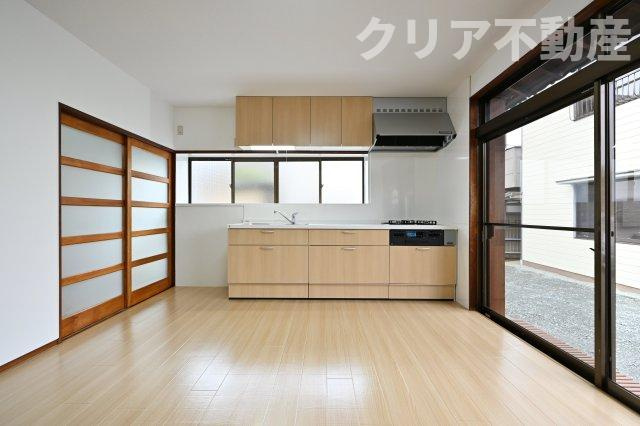 【キッチン】 | 桐生市天神町３丁目　平屋中古 | 日当りのよいダイニングキッチン