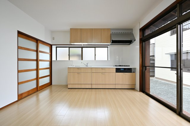 【キッチン】 | 桐生市天神町３丁目　平屋中古 | 日当りのよいダイニングキッチン