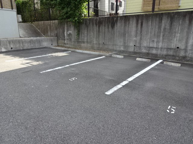ローテローゼ恵比須の駐車場