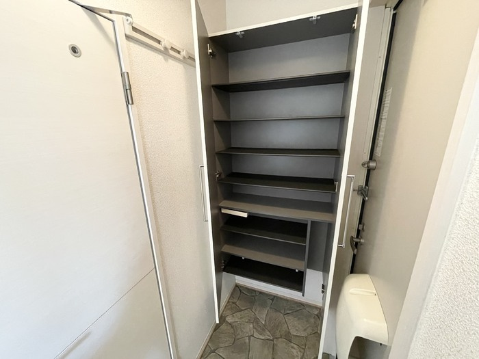 ルビナ グランデ Ｓ-Ⅱの玄関|シューズクローク