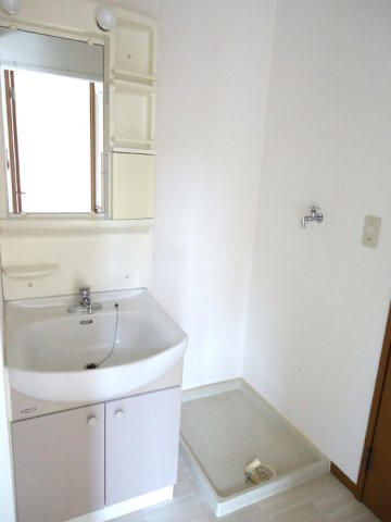 パルティールの独立洗面台|103室内洗濯機置場