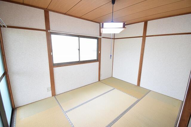 高知市北秦泉寺貸家の和室| 