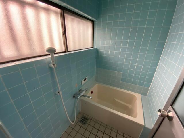 高知市一宮中町貸家の浴室| 