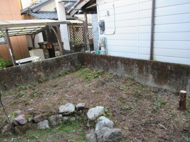 高知市一宮中町貸家の庭| 