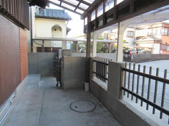 高知市一宮中町貸家の駐車場| 