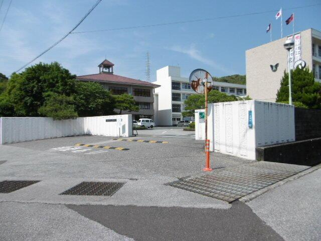 高知市一宮中町貸家の駐車場|高知県立高知東高校まで902m 