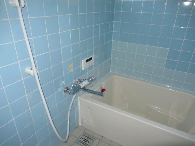 高知市一宮中町貸家の浴室| 