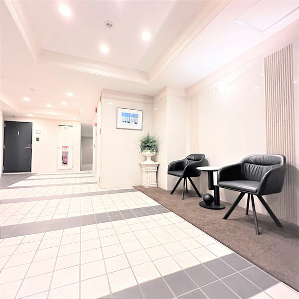 プランドール名駅のエントランス