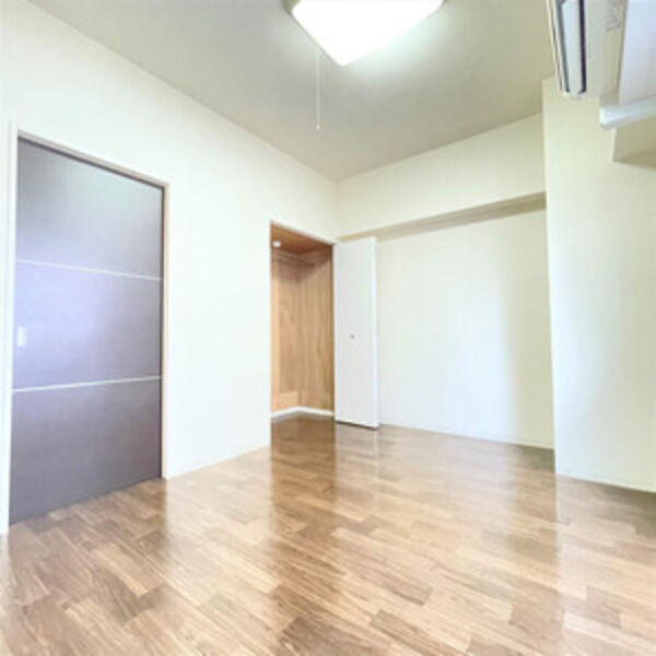 プランドール名駅の寝室