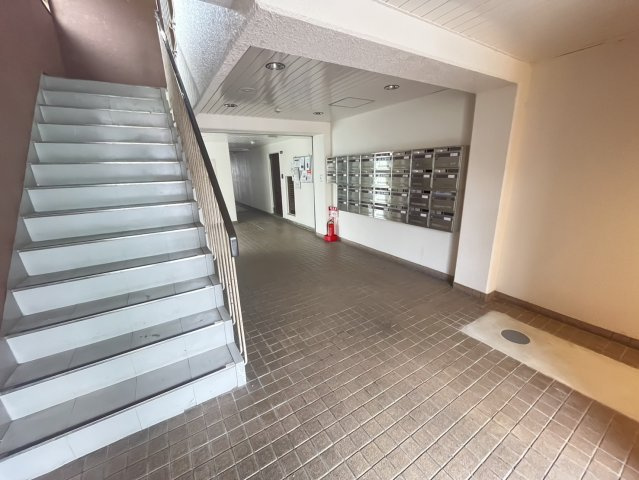 ハイツ粟新上住吉のロビー