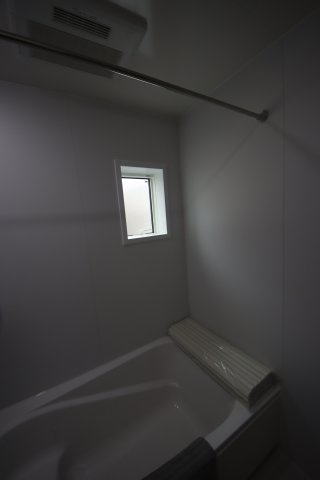 《仲介手数料無料》緑区道祖土４丁目28-1新築一戸建てリナージュの浴室|撮影日 2025年4月26日 14:25 曇り