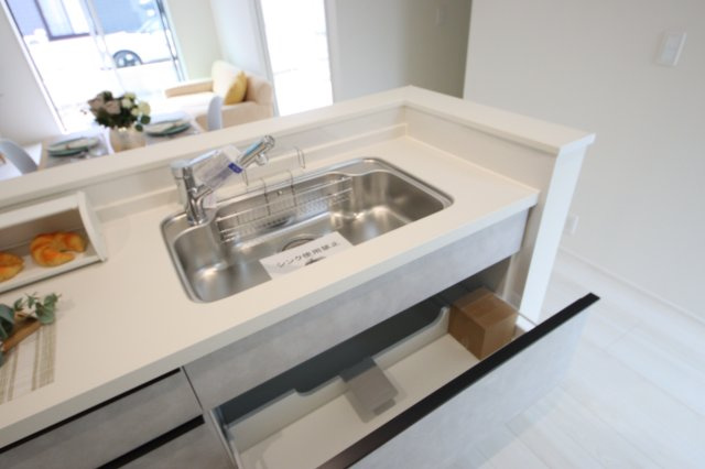 《仲介手数料無料》緑区道祖土４丁目28-1新築一戸建てリナージュのキッチン|撮影日 2025年4月26日 14:25 曇り