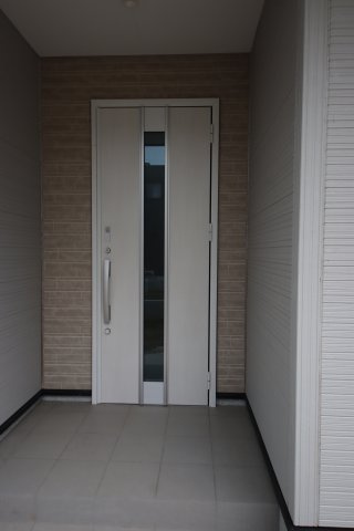 《仲介手数料無料》緑区道祖土４丁目28-1(2号棟)新築一戸建てリナージュの玄関|撮影日 2025年4月26日 14:25 曇り