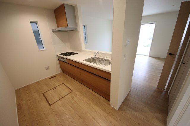 《仲介手数料無料》緑区道祖土４丁目28-1(2号棟)新築一戸建てリナージュのキッチン|撮影日 2025年4月26日 14:25 曇り