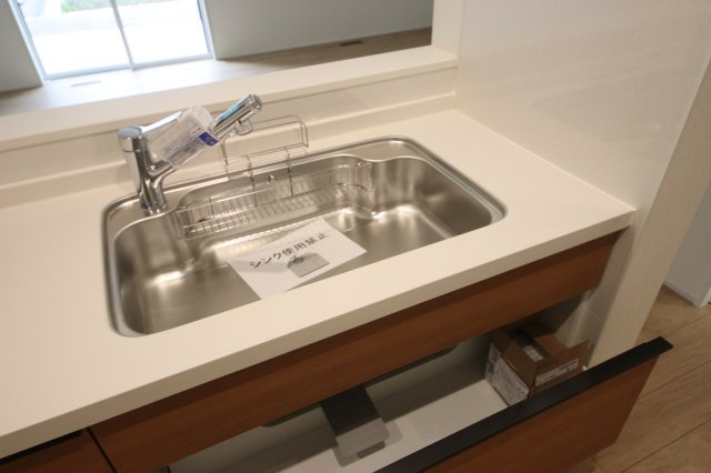 《仲介手数料無料》緑区道祖土４丁目28-1(2号棟)新築一戸建てリナージュのキッチン|撮影日 2025年4月26日 14:25 曇り