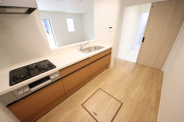 《仲介手数料無料》緑区道祖土４丁目28-1(2号棟)新築一戸建てリナージュのキッチン|撮影日 2025年4月26日 14:25 曇り
